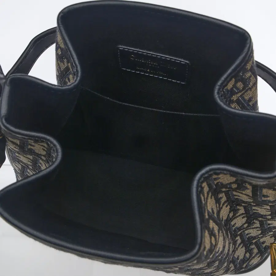 Dior Oblique 帆布材质的 Dior 水桶包（中号）