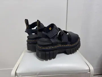 닥터마틴 샌들