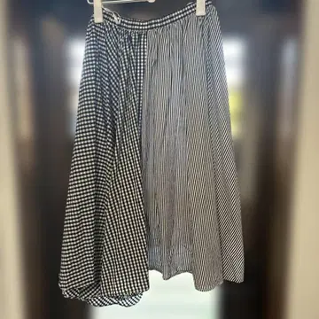 플레어 스커트 블랙 화이트 스트라이프 깅엄 체크