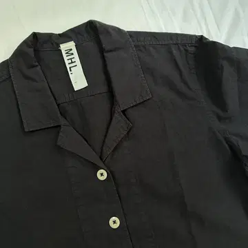 MHL. 반팔 셔츠