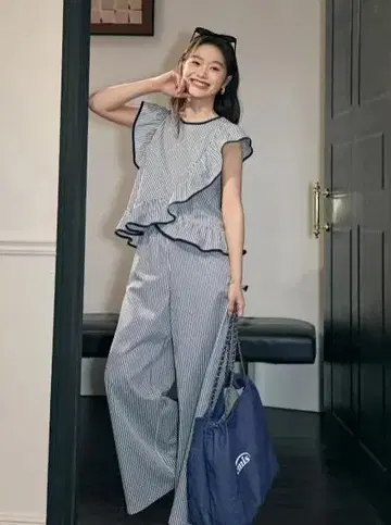 [ 미사용 새상품 ] KUOSE 트라이프 프릴 셋업 팬츠