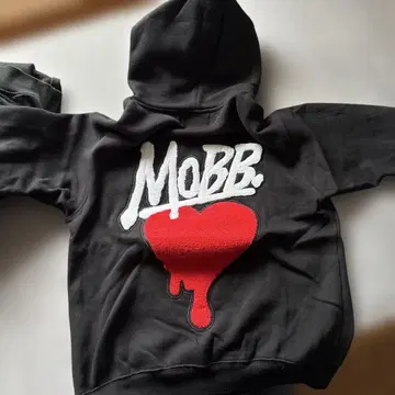 MOBB 하트 자수 블랙 후드티