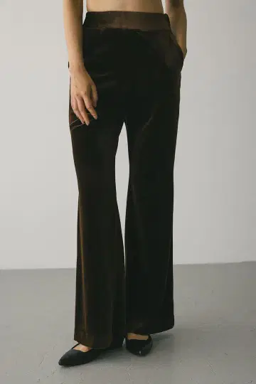 다크 브라운 벨벳 플레어 팬츠