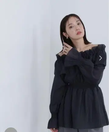 시어 프릴 페플럼 블라우스 NATURAL BEAUTY BASIC