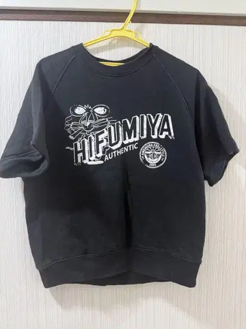 HIFUMIYA 블랙 프린트 T셔츠