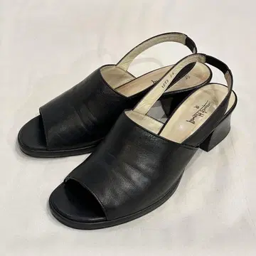 마가렛호웰 가죽 앵클 스트랩 샌들 24cm 블랙