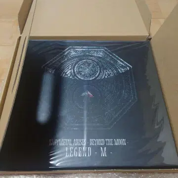 BABYMETAL BEYOND THE MOON LEGEND - M -