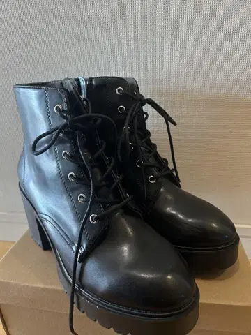 레이스업 숏부츠 블랙