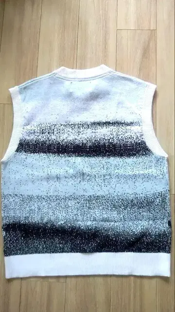 Calvin Klein Jeans V넥 슬리브리스 니트 XL