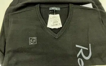 RomaRo 블랙 V넥 스웨터