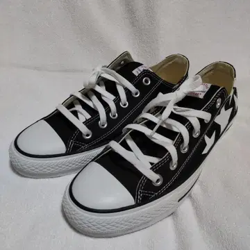 CONVERSE 블랙 스니커즈 별 모양 프린트