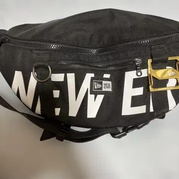 NEW ERA 블랙 바디백 모자 클립 포함