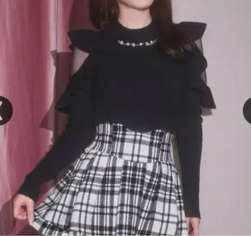 michellMacaron 펄 프릴 니트탑 블랙 xs