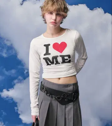 아클레토 I LOVE ME 프린트 화이트 크롭 T셔츠