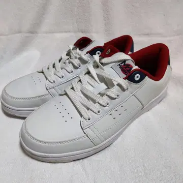 MADFOOT 화이트 스니커즈