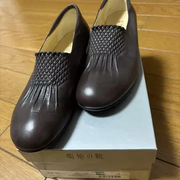 브라운 플리츠 디자인 펌프스 24cm