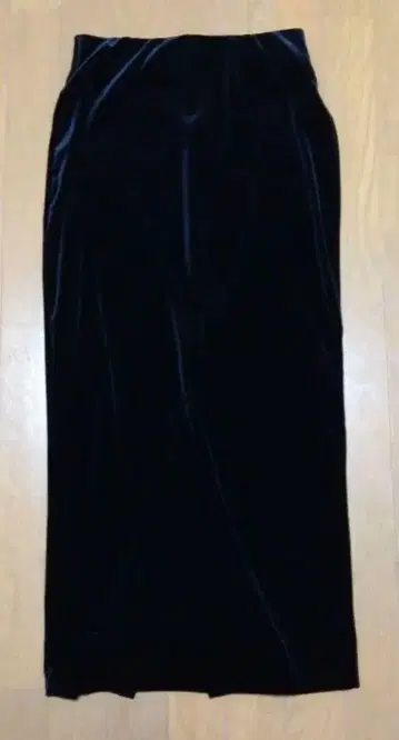 emmi atelier I라인 벨로아 스커트 블랙