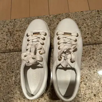 JIMMY CHOO 화이트 스니커즈