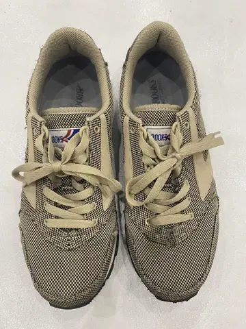 Brooks 베이지 남성용 스니커즈