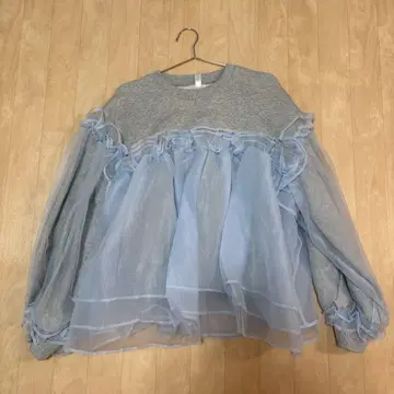 bibiy. ANNA PUFF TOP 그레이 튤 프릴