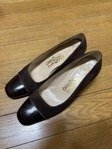 Ferragamo 다크 브라운 펌프스 이탈리아제