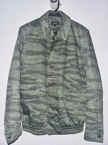 새상품급 A.P.C 밀리터리 자켓 타이거 카모