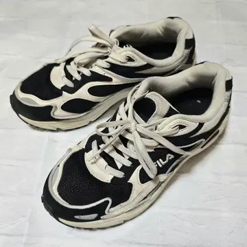 FILA 러닝화 WSS24033 블랙/베이지