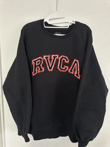 RVCA 블랙 래글런 맨투맨