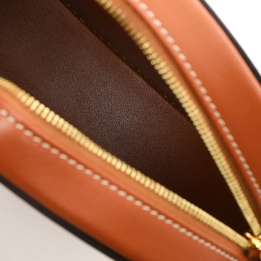Celine Oval Pulse 包
