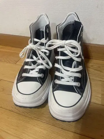 Converse 하이컷 인조 가죽 통굽 스니커즈 블랙/화이트