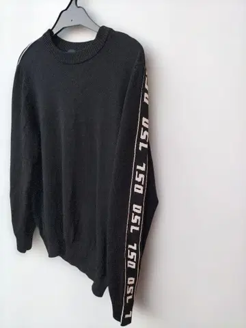 새상품급 DISEL 사이드 로고 라인 니트 블랙 여성용