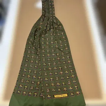 레어 페라가모 스카프