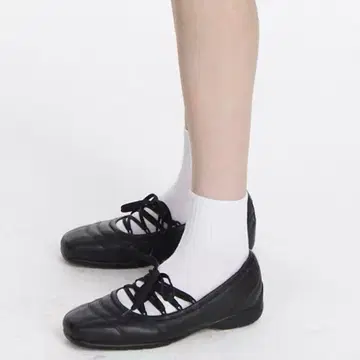 블랙 레이스업 플랫슈즈