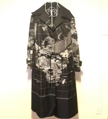 sacai 월드맵 코트