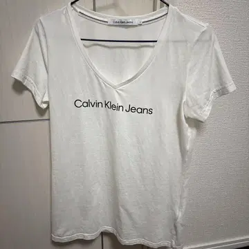Calvin Klein Jeans V넥 T셔츠 M 사이즈