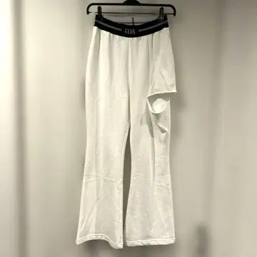 GYDA 데미지 화이트 맨투맨 플레어 팬츠 사이드 포켓 포함