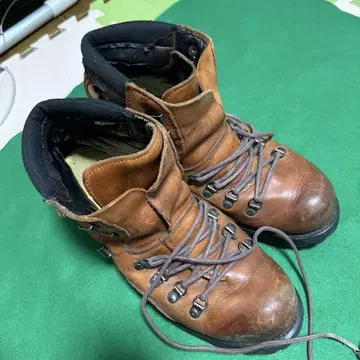 가죽 브라운 하이컷 부츠