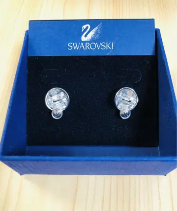 스와로브스키 Swarovski 화이트 귀걸이