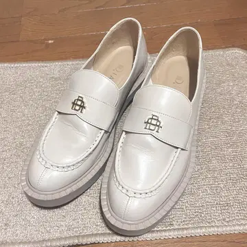 DIANA 화이트 로퍼