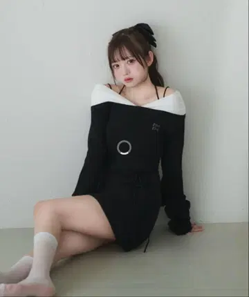 오프숄더 니트 미니 원피스