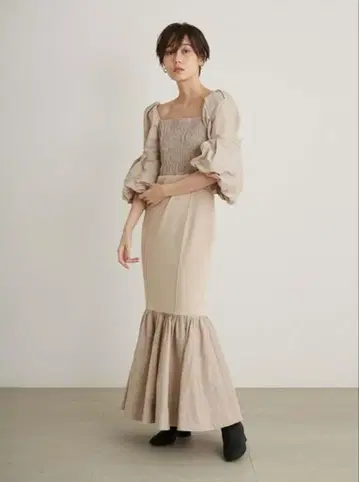 최종 가격 [ emmi atelier ] 소매 볼륨 니트 콤비 원피스