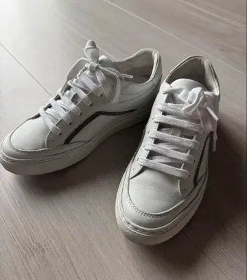 브루넬로쿠치넬리 화이트 가죽 스니커즈