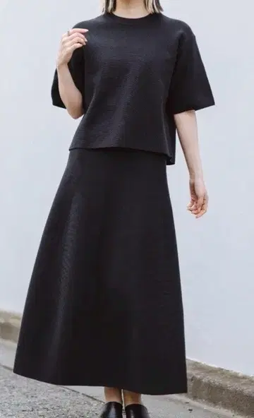 UNIQLO 워셔블 밀라노 리브 반팔 상의 플레어 스커트 세트