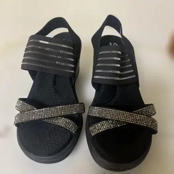 미사용품 Skechers 블랙 샌들 비쥬 장식