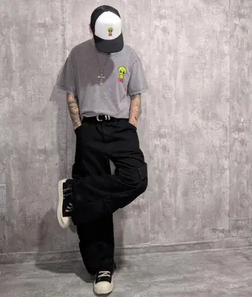 에이리언 프린트 T셔츠 그레이