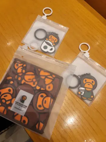 한국 한정판 APE x Starbucks 키링 세트