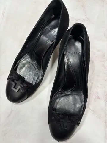 BALLY 23.5 펌프스