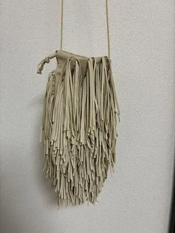 메어리 알터 프린지 베이지 숄더백