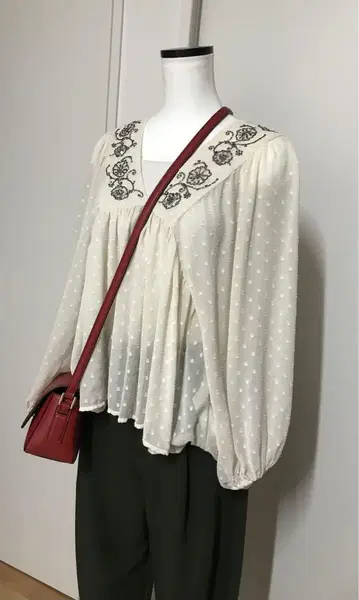 아이보리 도트 무늬 비즈 자수 긴팔 셔츠 ZARA 자라