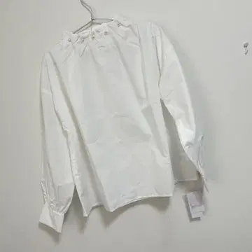 아프레트로 펄 버튼 블라우스